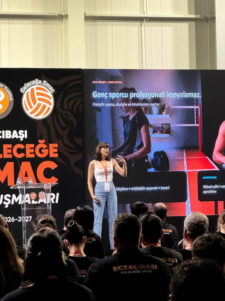 Eczacıbaşı Spor Kulübü Geleceğe Smaç Buluşmaları etkinliği - sporcu beslenmesi -sporcu diyetisyenim - gözde nur artıkoülu