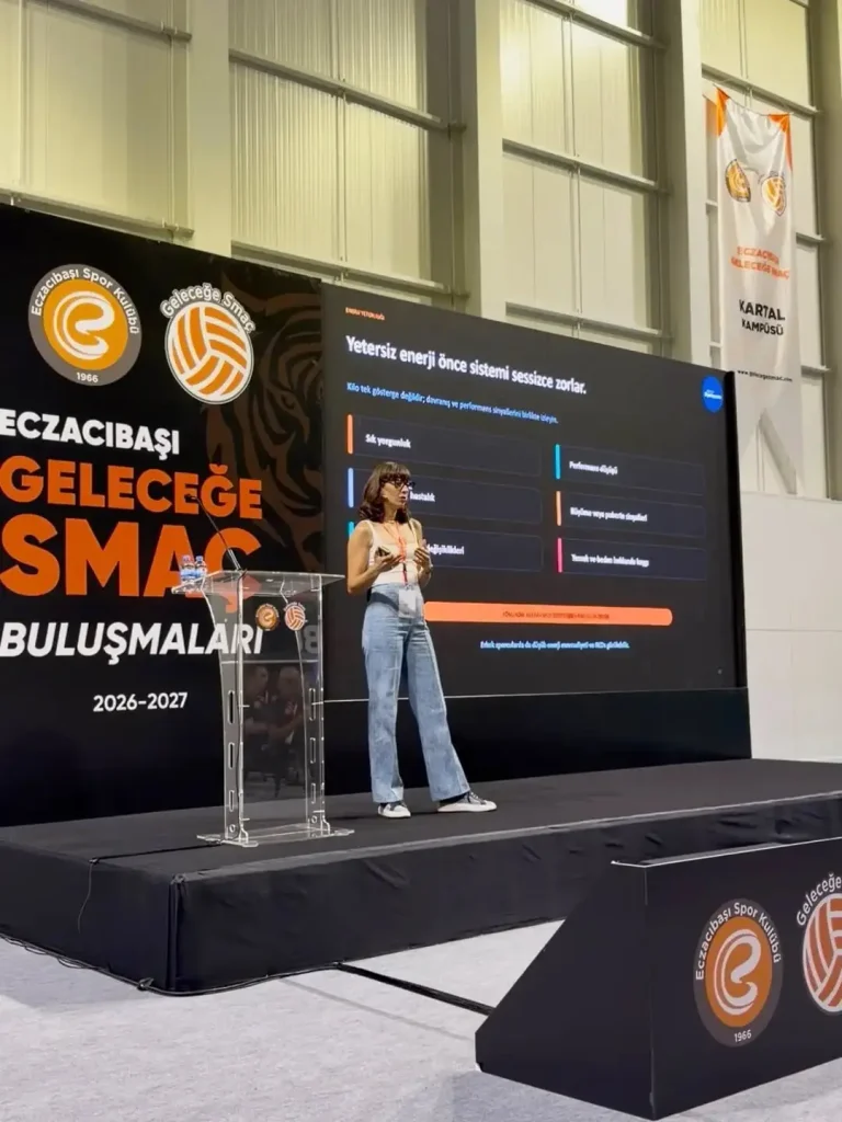 Sporcu diyetisyeni ile altyapı antrenörleri buluşması sporcu diyetisyenim gözde nur artıkoğlu